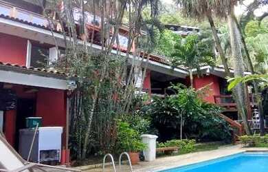 Imagem: A casa em condomínio possui 5 Dormitórios, 5 Banheiros, 5