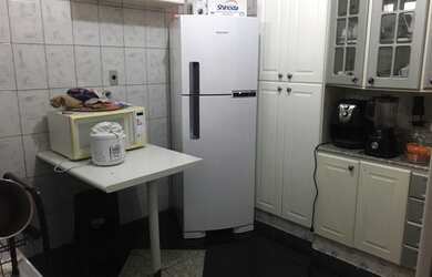 Imagem: A casa possui 2 Dormitórios, 2 Banheiros, 2 Vagas na garagem