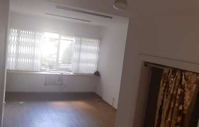 Imagem: O depósito possui 1 Vaga na garagem, 27m² de Área e está