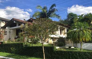 Imagem: A casa em condomínio possui 3 Dormitórios, 4 Banheiros, 3