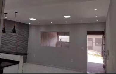 Imagem: A casa possui 2 Dormitórios, 1 Banheiro, 1 Vaga na garagem