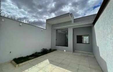 Imagem: A casa possui 2 Dormitórios, 1 Banheiro, 1 Vaga na garagem