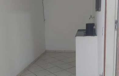 Imagem: A casa em condomínio possui 3 Dormitórios, 2 Banheiros e 1