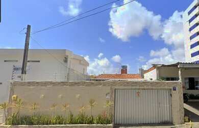 Imagem: A casa possui 3 Dormitórios, 2 Banheiros, 3 Vagas na garagem