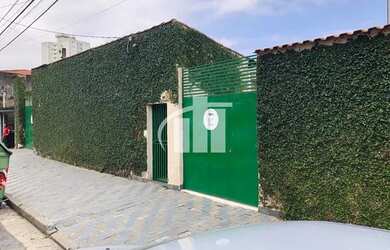 Imagem: A casa possui 1 Dormitório, 1 Banheiro, 1 Vaga na garagem