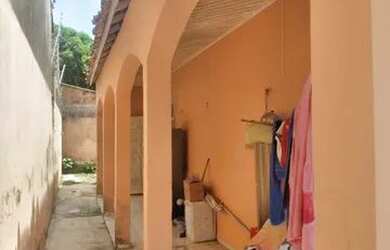 Imagem: A casa possui 3 Dormitórios, 3 Banheiros, 3 Vagas na garagem