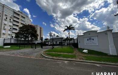 Imagem: A casa em condomínio possui 3 Dormitórios, 5 Banheiros, 450m²