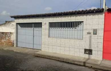 Imagem: A casa possui 2 Dormitórios, 2 Banheiros, 1 Vaga na garagem