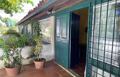 Imagem: A casa possui 3 Dormitórios, 2 Banheiros, 1 Vaga na garagem