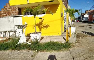 Imagem: A casa possui 1 Dormitório e 1 Banheiro e está localizado