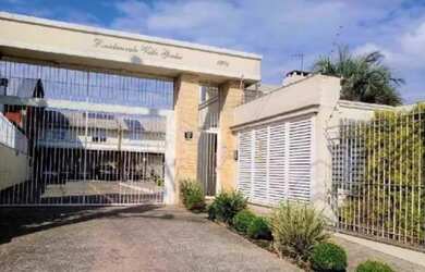 Imagem: A casa possui 2 Dormitórios, 1 Banheiro, 1 Vaga na garagem