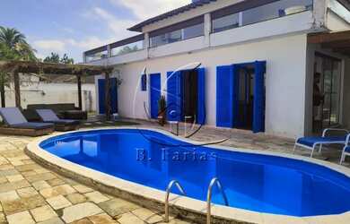 Imagem: A casa possui 5 Dormitórios, 3 Banheiros, 4 Vagas na garagem