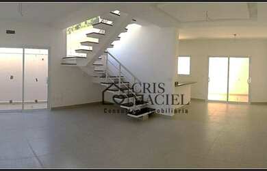 Imagem: A casa em condomínio possui 3 Dormitórios, 3 Banheiros, 2