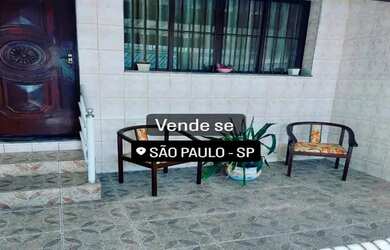 Imagem: A casa possui 1 Dormitório, 1 Banheiro, 1 Vaga na garagem