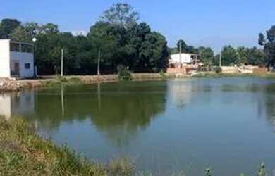 Imagem: A casa possui 3 Dormitórios, 4 Banheiros, 3 Vagas na garagem