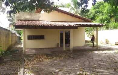 Imagem: A casa possui 3 Dormitórios, 2 Banheiros e 5 Vagas na garagem