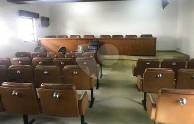 Imagem 4: Jardim América. 800m² de Área, 5 Vagas na garageme1 Dormitório