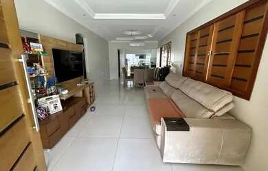 Imagem: A casa possui 3 Dormitórios, 2 Banheiros, 1 Vaga na garagem