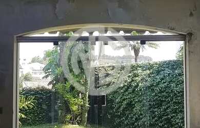 Imagem: A casa possui 3 Dormitórios, 4 Banheiros, 4 Vagas na garagem