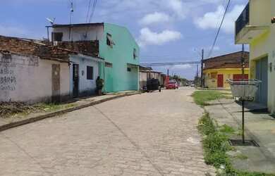 Imagem: A casa possui 2 Dormitórios, 1 Banheiro e está localizado