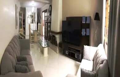 Imagem: A casa em condomínio possui 3 Dormitórios, 3 Banheiros, 2