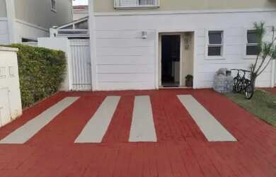 Imagem: A casa em condomínio possui 3 Dormitórios, 3 Banheiros, 2
