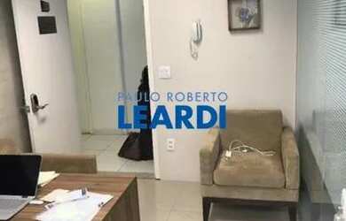 Imagem: O depósito possui 1 Vaga na garagem e 42m² de Área e está