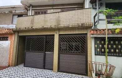 Imagem: A casa possui 3 Dormitórios, 2 Banheiros, 1 Vaga na garagem