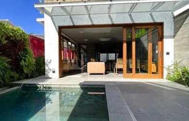 Imagem: A casa em condomínio possui 4 Dormitórios, 2 Banheiros, 3