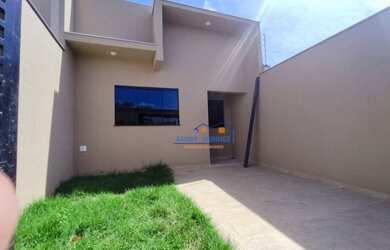 Imagem: A casa possui 3 Dormitórios, 2 Banheiros, 1 Vaga na garagem