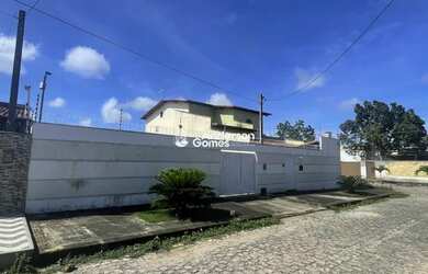 Imagem: A casa possui 4 Dormitórios, 3 Banheiros, 2 Vagas na garagem