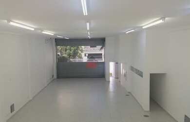 Imagem: O depósito possui 4 Vagas na garagem, 616m² de Área e está