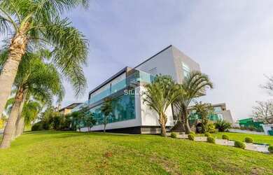 Imagem: A casa em condomínio possui 4 Dormitórios, 5 Banheiros, 5