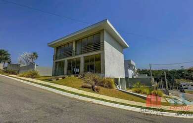 Imagem: A casa em condomínio possui 4 Dormitórios, 5 Banheiros, 2