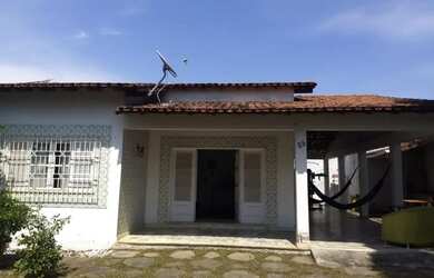 Imagem: A casa possui 3 Dormitórios, 2 Banheiros, 5 Vagas na garagem