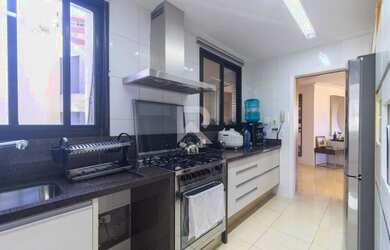 Imagem 14: Apartamento Mobiliado em Andar Alto com 3 Suítes e 203m2 para alugar...