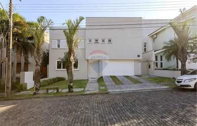 Imagem: A casa em condomínio possui 3 Dormitórios, 5 Banheiros, 2