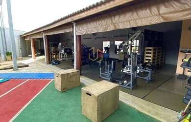 Imagem: A casa possui 2 Dormitórios, 2 Banheiros, 490m² de Área e