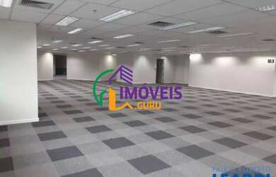 Imagem: O depósito possui 5 Vagas na garagem, 775m² de Área e está