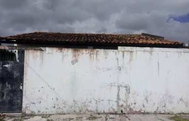 Imagem: A casa possui 2 Dormitórios, 1 Banheiro e está localizado