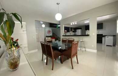 Imagem: A casa possui 5 Dormitórios, 5 Banheiros, 2 Vagas na garagem