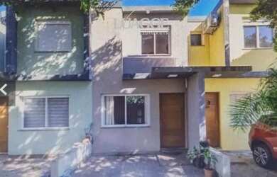 Imagem: A casa em condomínio possui 2 Dormitórios, 2 Banheiros, 1