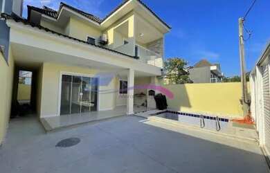 Imagem: A casa em condomínio para alugar possui 4 Dormitórios, 3 Banheiros