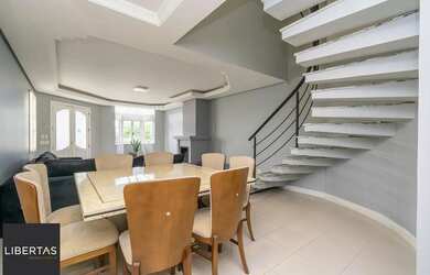 Imagem 2: Sobrado de 3 dormitórios e 4 vagas no Alto Petrópolis para alugar