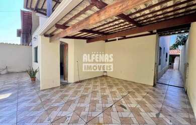 Imagem: A casa possui 3 Dormitórios, 2 Banheiros, 3 Vagas na garagem