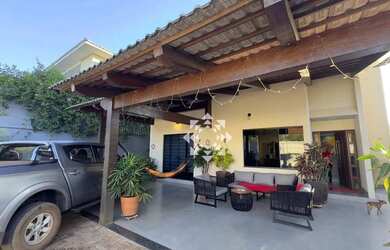 Imagem: A casa possui 4 Dormitórios, 5 Banheiros, 5 Vagas na garagem