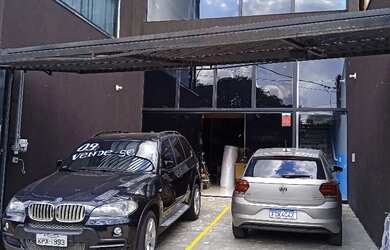 Imagem: O depósito possui 2 Vagas na garagem, 160m² de Área e está