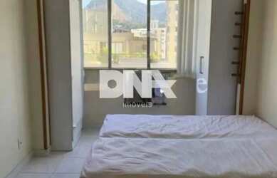 Imagem: O apartamento possui 1 Dormitório, 1 Banheiro, 32m² de Área