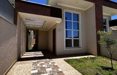 Imagem: A casa possui 3 Dormitórios, 3 Banheiros, 2 Vagas na garagem