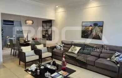 Imagem: A casa possui 3 Dormitórios, 4 Banheiros, 4 Vagas na garagem